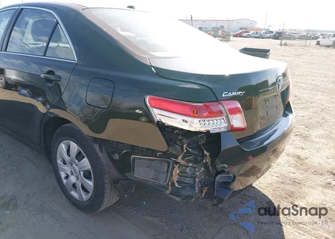 2010 Toyota Camry Le z USA, uszkodzony, nr VIN 4T4BF3EK2AR038408